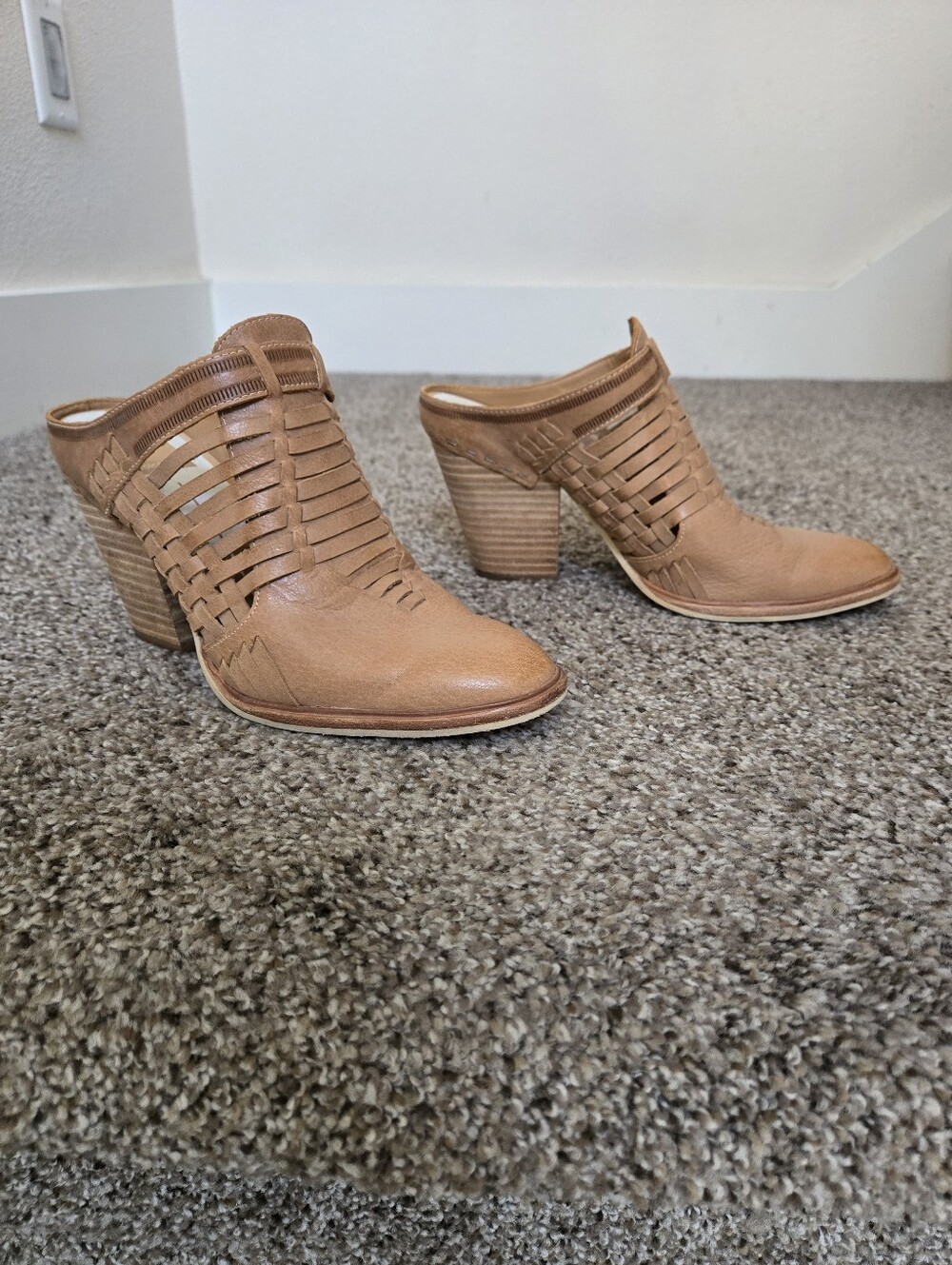 Dolce Vita Heeley Weave Mule Heels Women's Size 7 Camel Tan